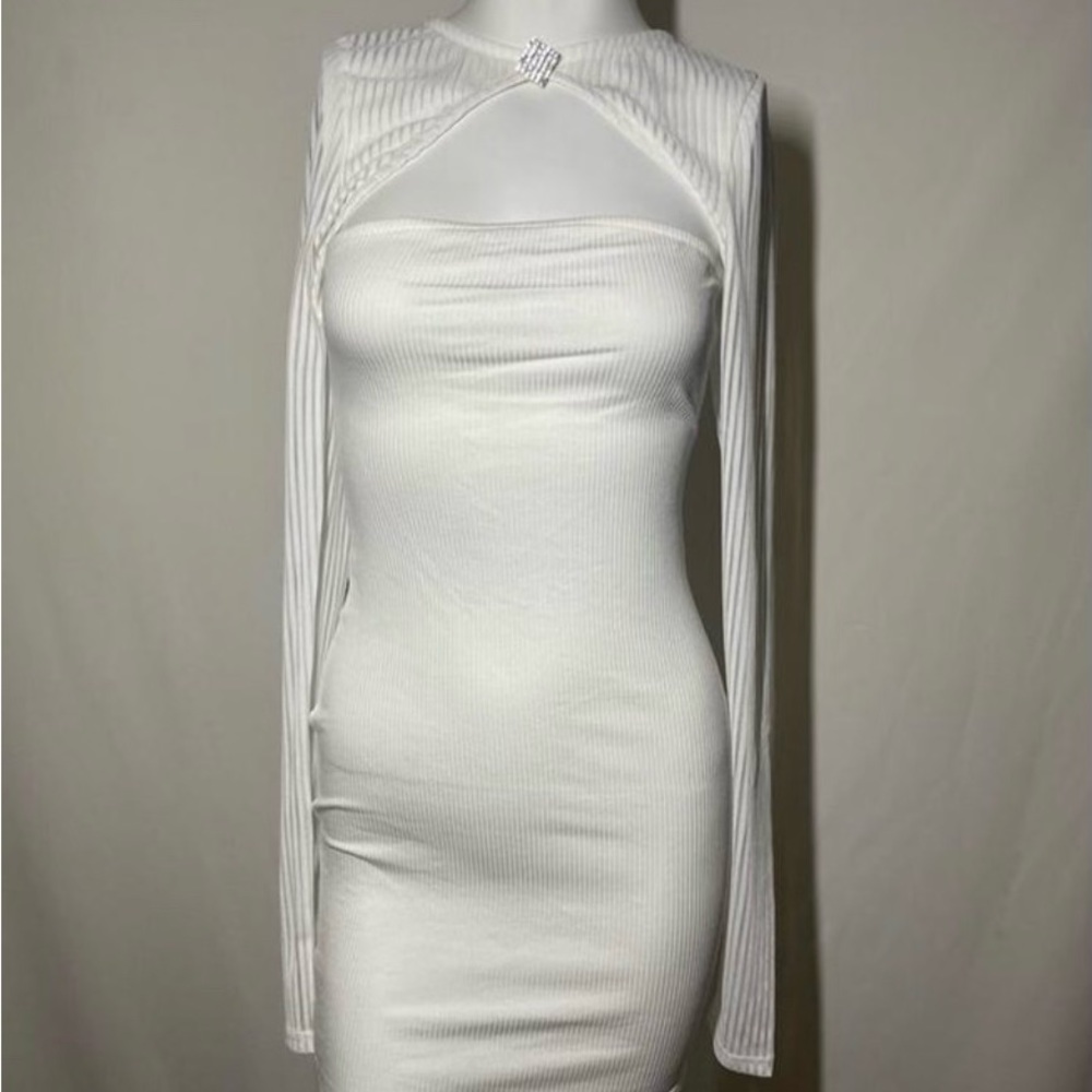 White ling sleeve dress